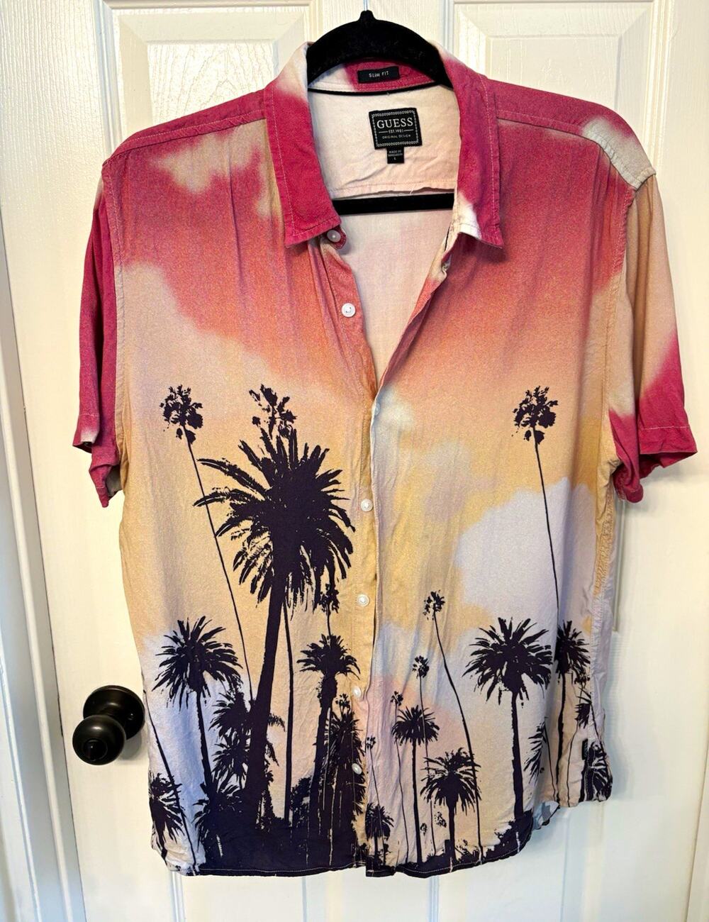 GUESS Men’s L Slim Cotton Woven Tropical Beach Resort Graphic Button-Up Shirt